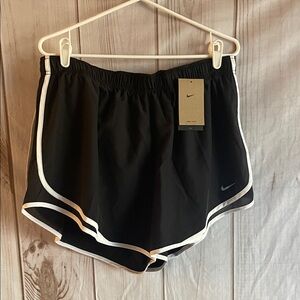 Women's Nike Tempo Dri-FIT Mid-Rise 3" Running Shorts Plus 1X Black White NEW